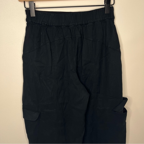 Lululemon Metropolis Maven High Rise Crop Size 4 Black Cargo Pant - Picture 9 of 12